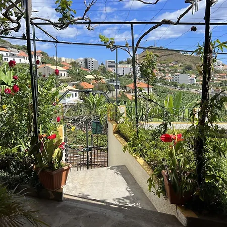 Holiday home Chinchilla's House Madeira Style *